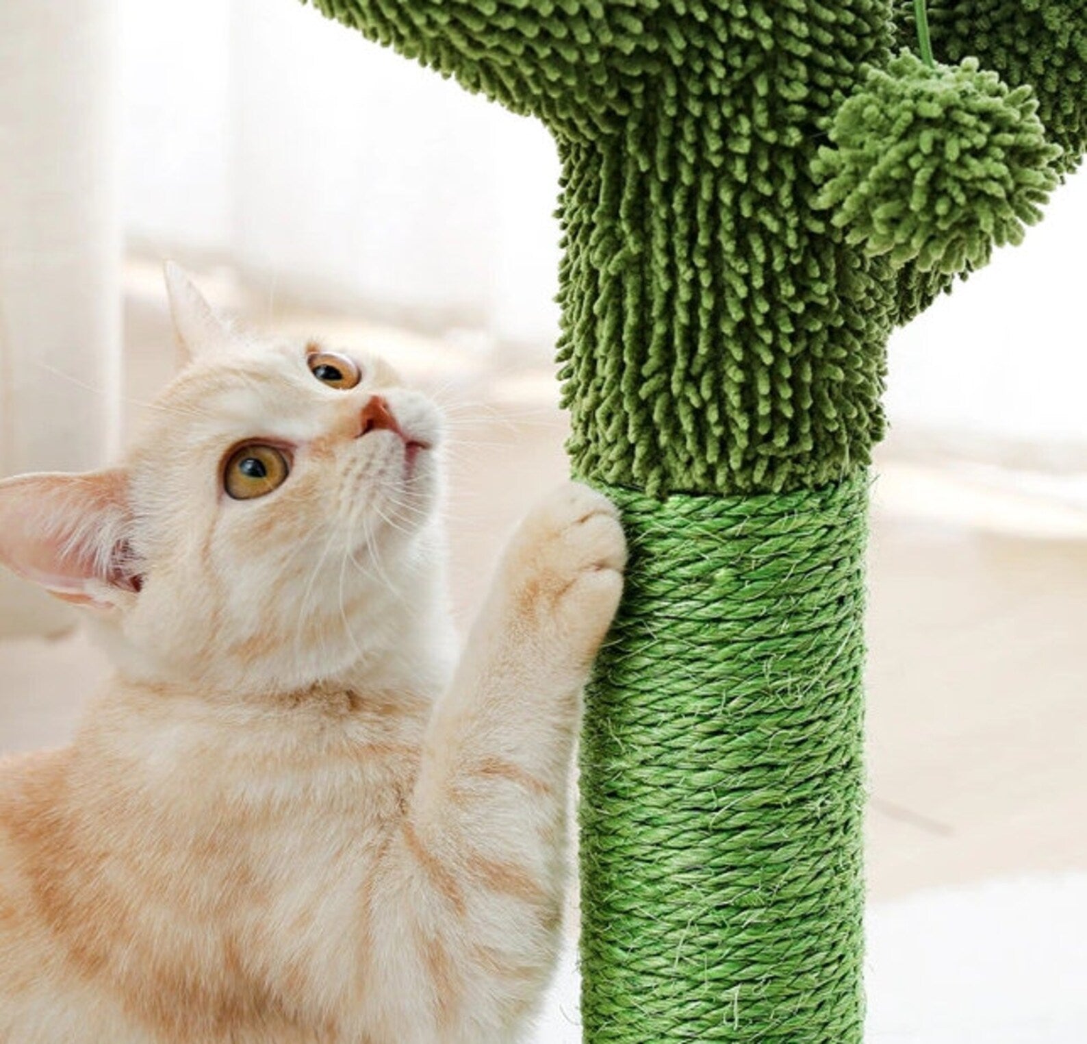 Árbol rascador tipo cactus para gato resistente