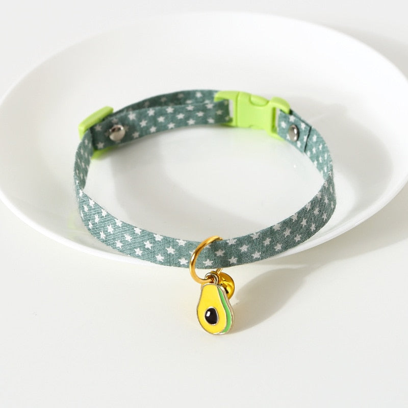 Collar ajustable con corte de campana para gatos aguacate