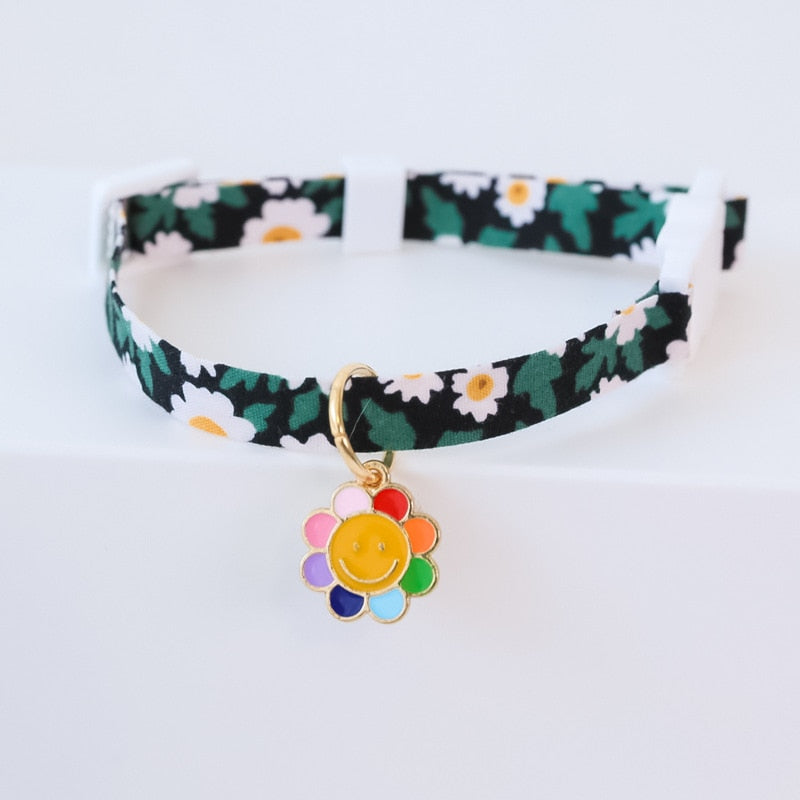 Collar ajustable con corte de campana para gatos flor multicolor